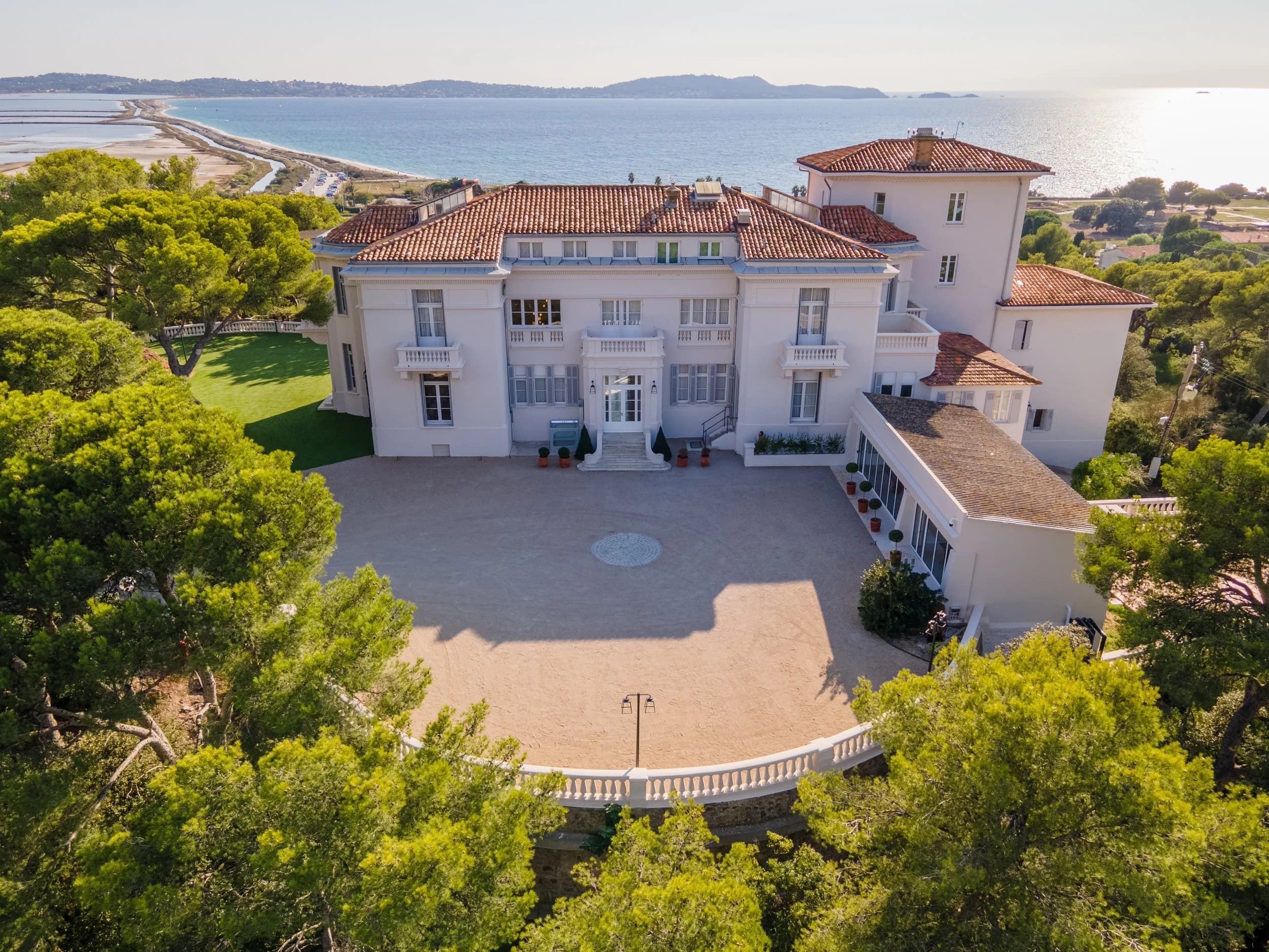Castel Bay