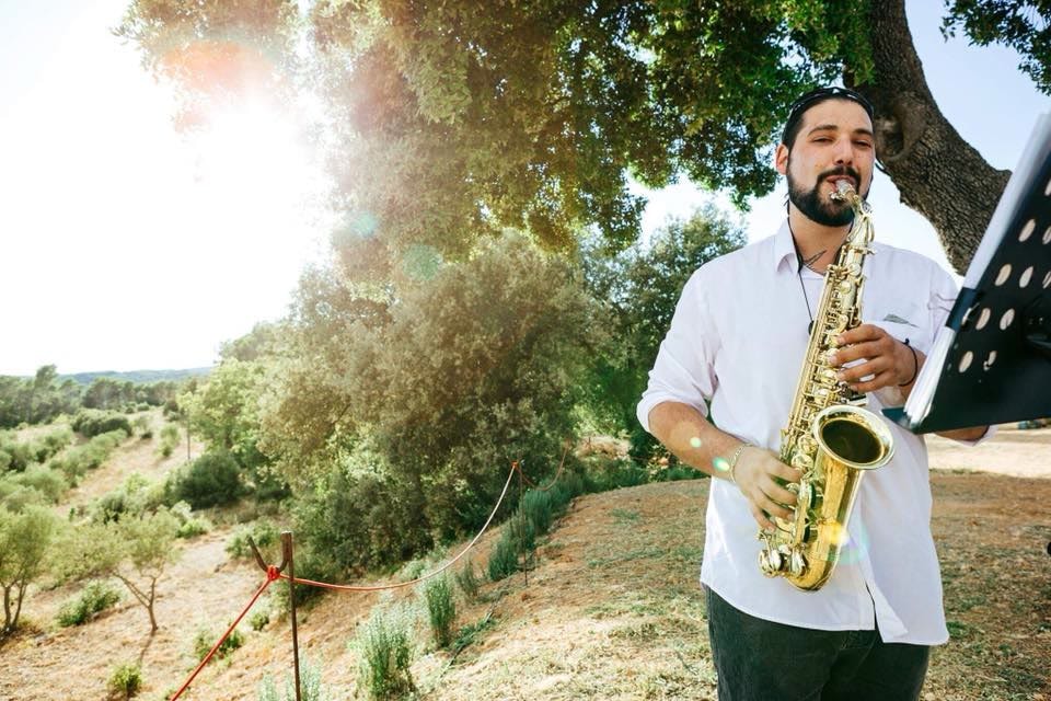 Saxophoniste live en plein air — animation musicale Best Events