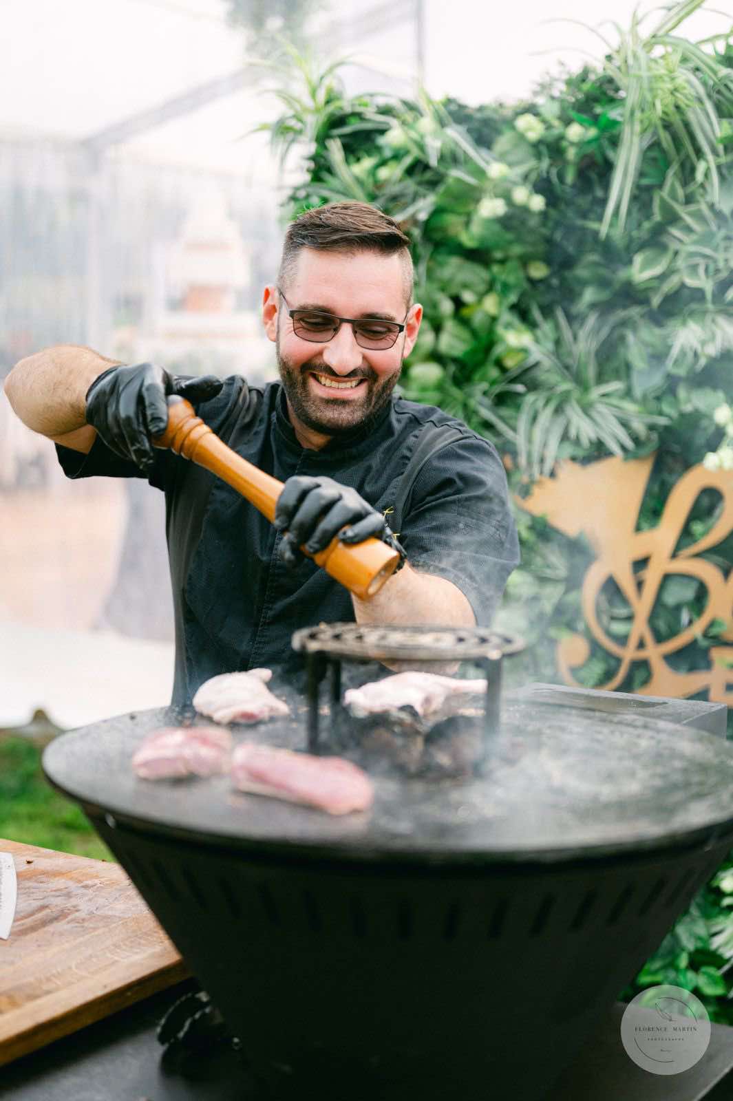 Le Brasero Live de Best Events : cuisson au feu de bois devant les invités