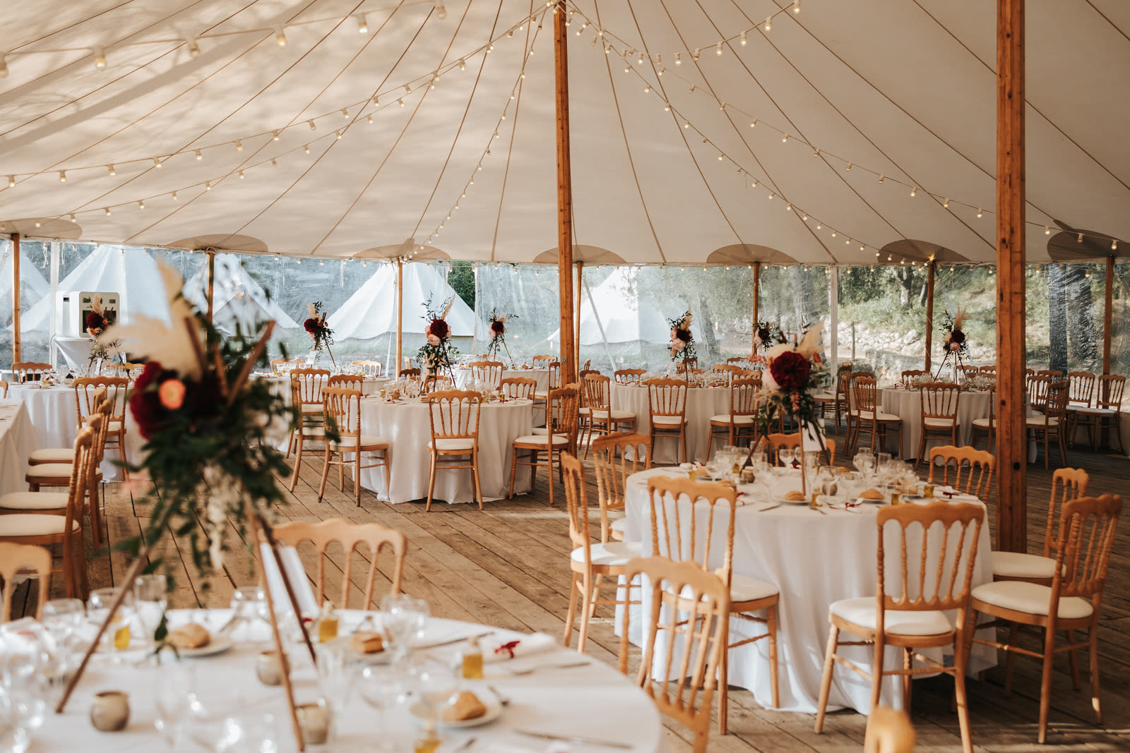 Réception dressée sous chapiteau par Best Events, en Provence